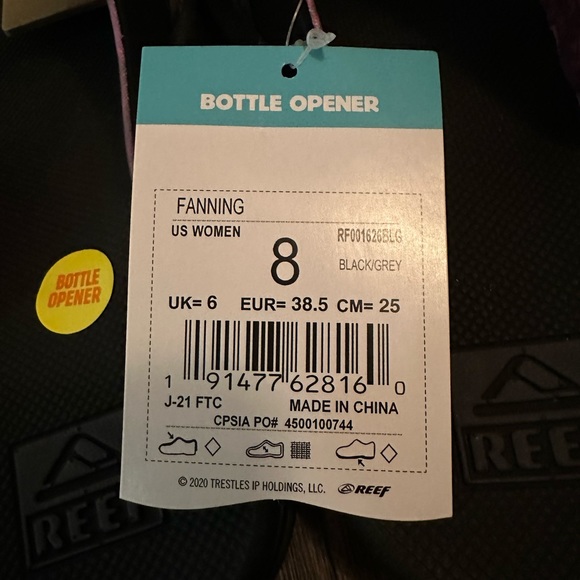 Reef Black and Grey flip flops. Size 8. - Picture 3 of 6